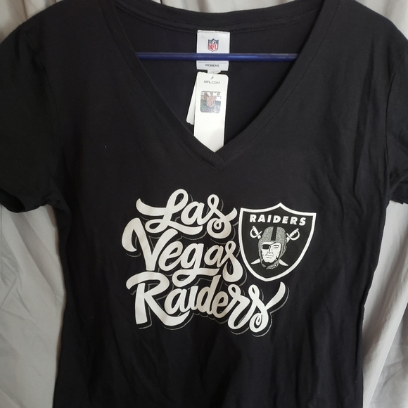 Las Vegas Raiders v-neck t-shirt - Picture 1 of 4